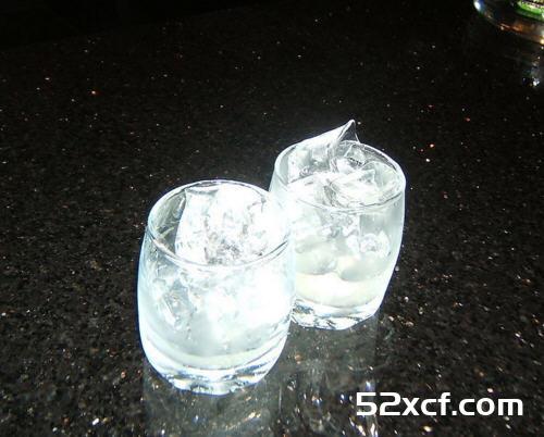 喝冰水的时候喉咙痛是怎么回事？