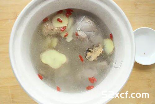 当归姜片羊肉汤的做法