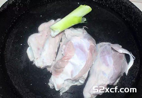 当归姜片羊肉汤的做法
