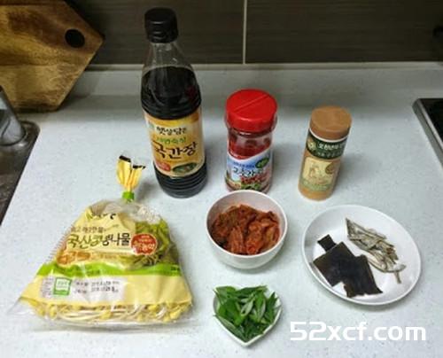 泡菜黄豆芽汤的做法