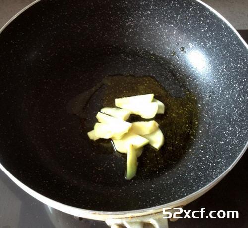 蘑菇炒鱿鱼的做法