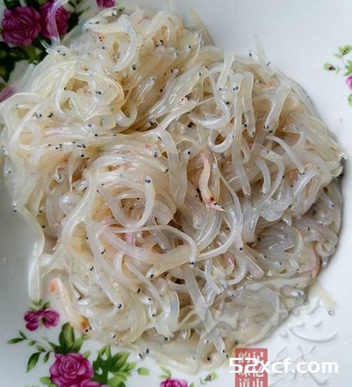 面条鱼拖鸡蛋饼的做法