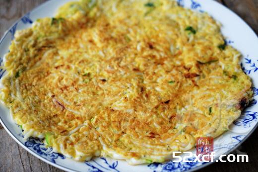面条鱼拖鸡蛋饼的做法