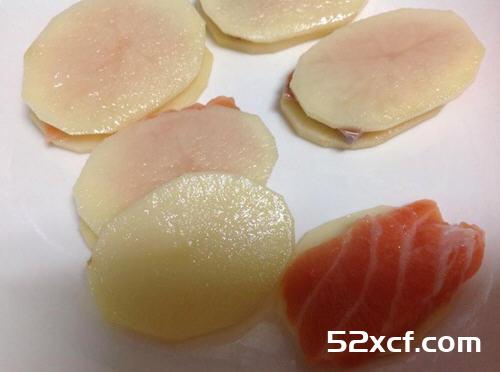 鲑鱼马铃薯饼的做法