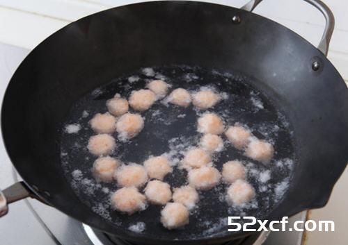 虾丸萝卜汤的做法