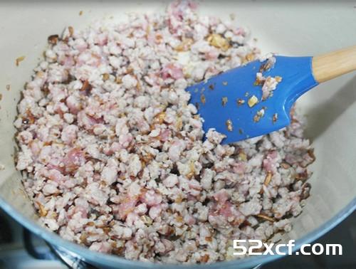 菇菇小森林肉燥饭的做法