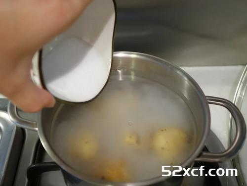 牛小排佐盐水马铃薯的做法