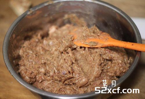 黑胡椒猪肉汉堡的做