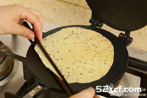 芝麻香酥蛋卷的做法