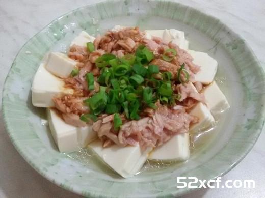 凉拌鲔鱼豆腐的做法