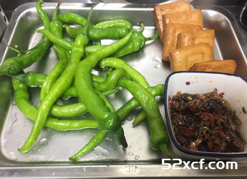 糯米椒炒豆干的做法
