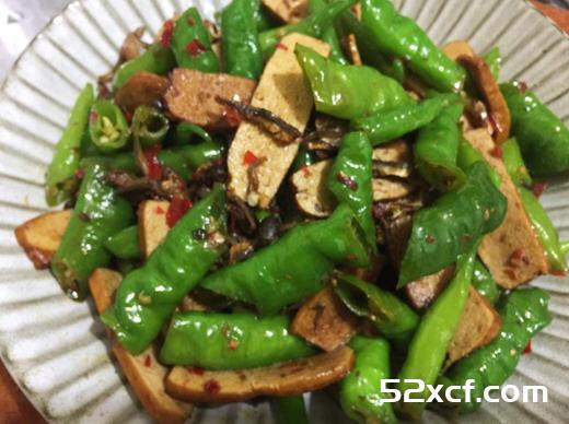 糯米椒炒豆干的做法