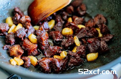 蒜香牛肉块的做法