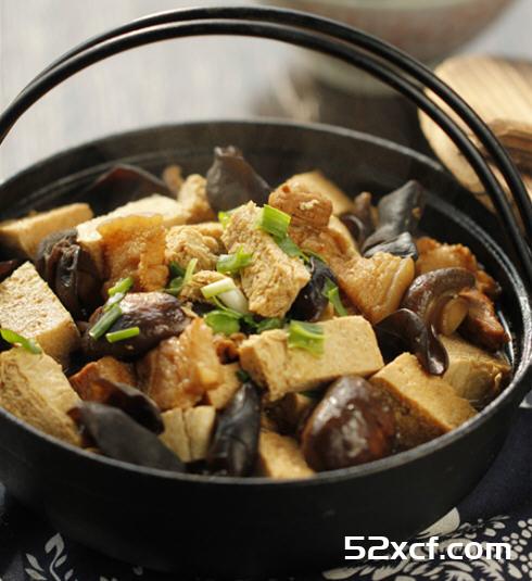 香菇木耳冻豆腐烧肉的做法