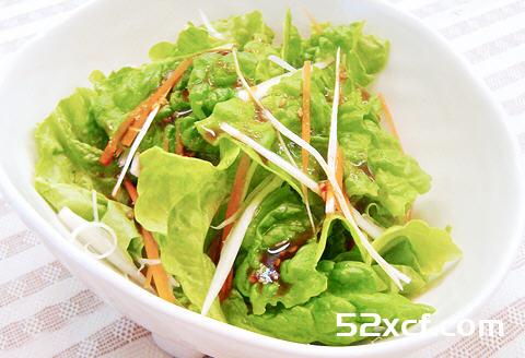 预防感冒和解决肌肤干燥问题的三款水菜食谱