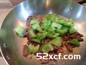 广东苦瓜炒牛肉的做法
