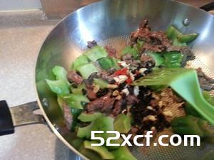 广东苦瓜炒牛肉的做法