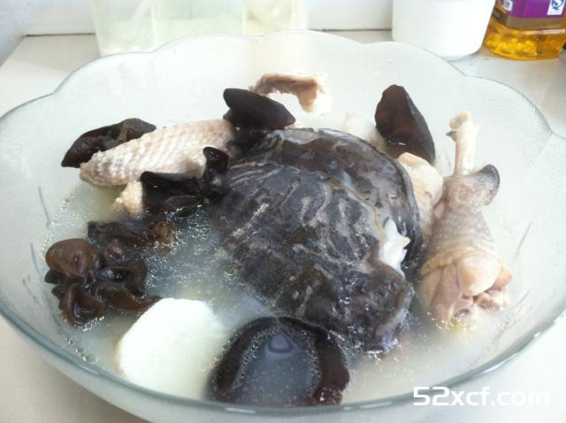 甲鱼母鸡汤的做法
