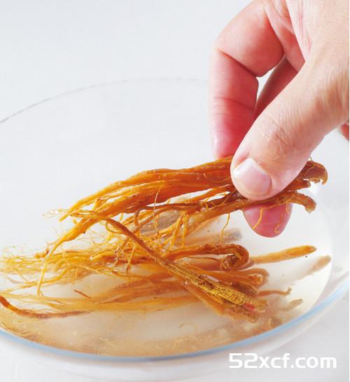 参须红枣炖鸡汤的做法