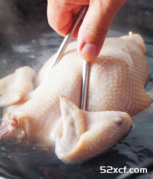 参须红枣炖鸡汤的做法