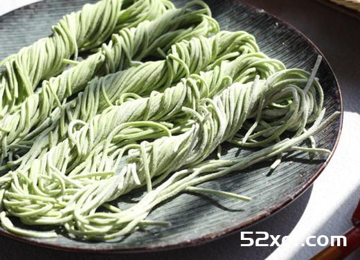 菠菜鸡蛋面条的做法