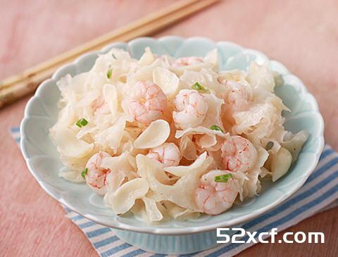 百合银耳炒虾仁的做法