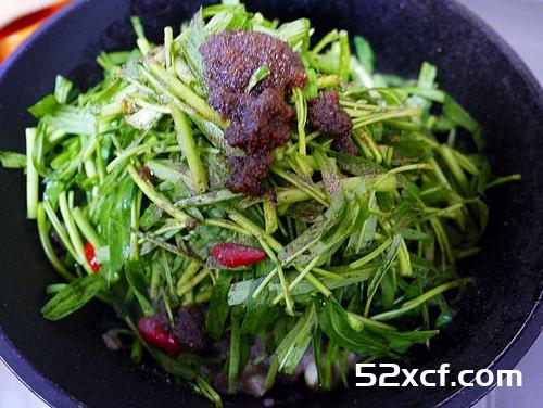 沙茶牛肉炒空心菜的做法