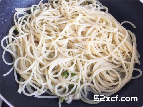 辣炒培根意面的做法