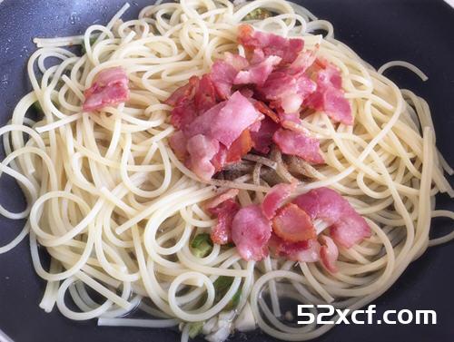 辣炒培根意面的做法