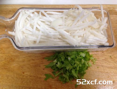 萝卜丝赤肉汤的做法