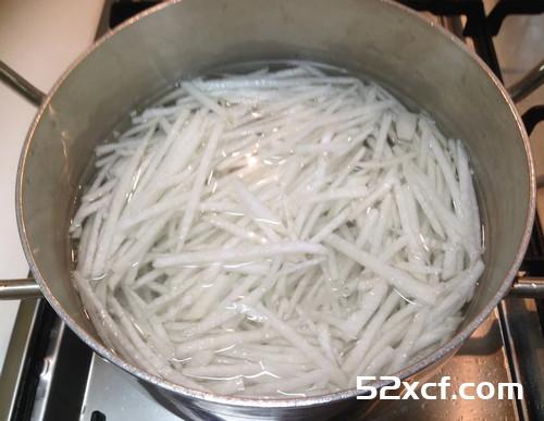 萝卜丝赤肉汤的做法