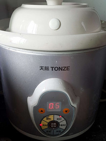 冰山红酒烩啤梨的做法