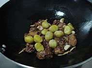 栗子鸡煲的做法