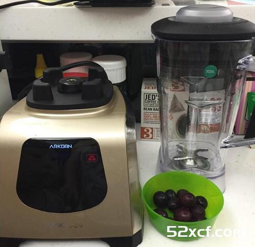 用料理机打蜂蜜葡萄果汁的做法