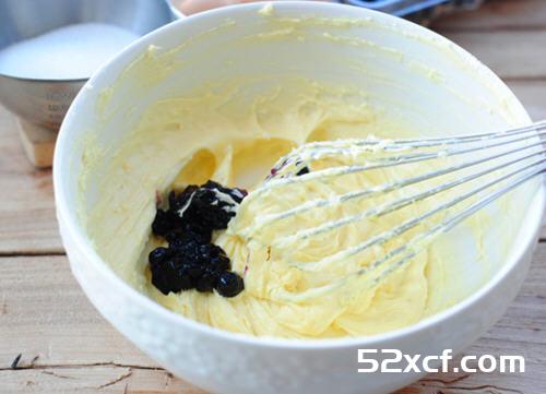 蓝莓乳酪纸杯蛋糕的做法