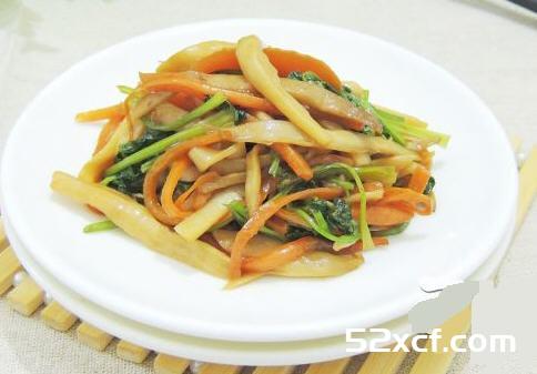 香菜胡萝卜炒杏鲍菇的做法