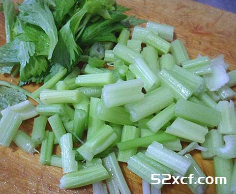 鸡蛋炒芹菜的做法
