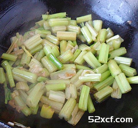 鸡蛋炒芹菜的做法