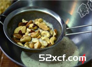盐焗坚果的做法