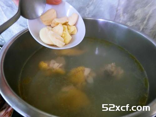 剥皮辣椒鸡汤的做法