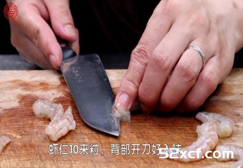 鸭蛋苦瓜虾仁的做法