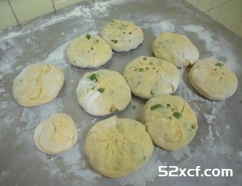 金黄葱油饼的做法