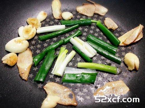 黑噜噜鸡的做法
