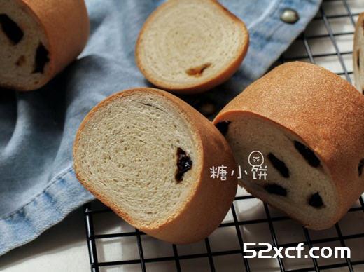 葡萄干木材面包的做法