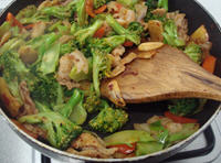 西兰花炒肉片的做法