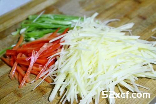 青椒土豆丝炒肉的做法