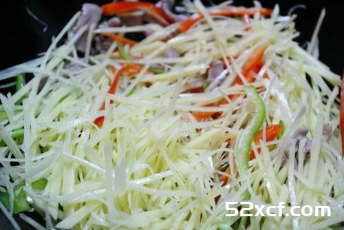 青椒土豆丝炒肉的做法