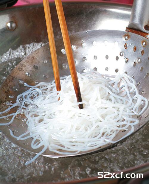 汆烫蒟蒻丝的处理方式图解