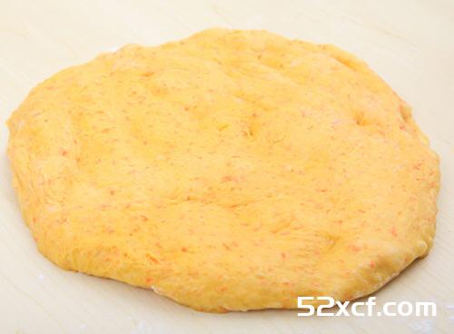 手工揉面的胡萝卜面包做法
