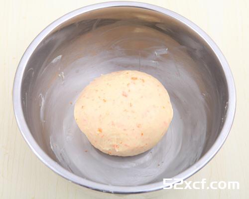 手工揉面的胡萝卜面包做法